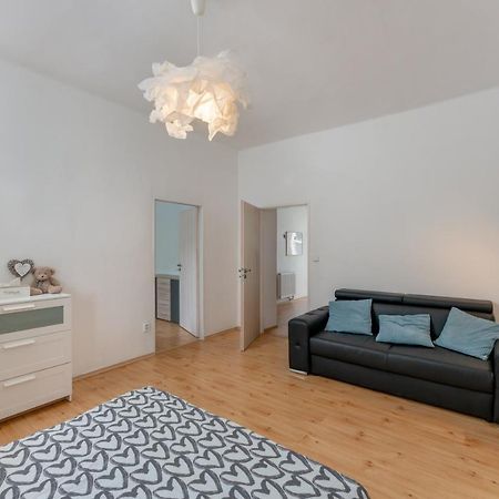 Apartman S Terasou ออลอโมตซ์ ภายนอก รูปภาพ