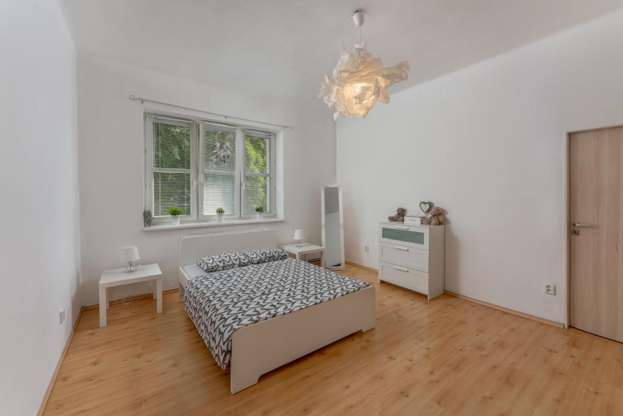Apartman S Terasou ออลอโมตซ์ ภายนอก รูปภาพ