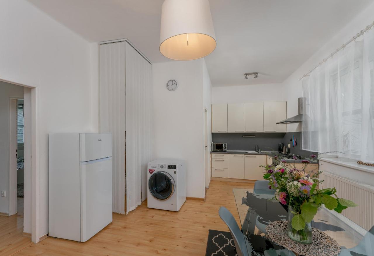 Apartman S Terasou ออลอโมตซ์ ภายนอก รูปภาพ