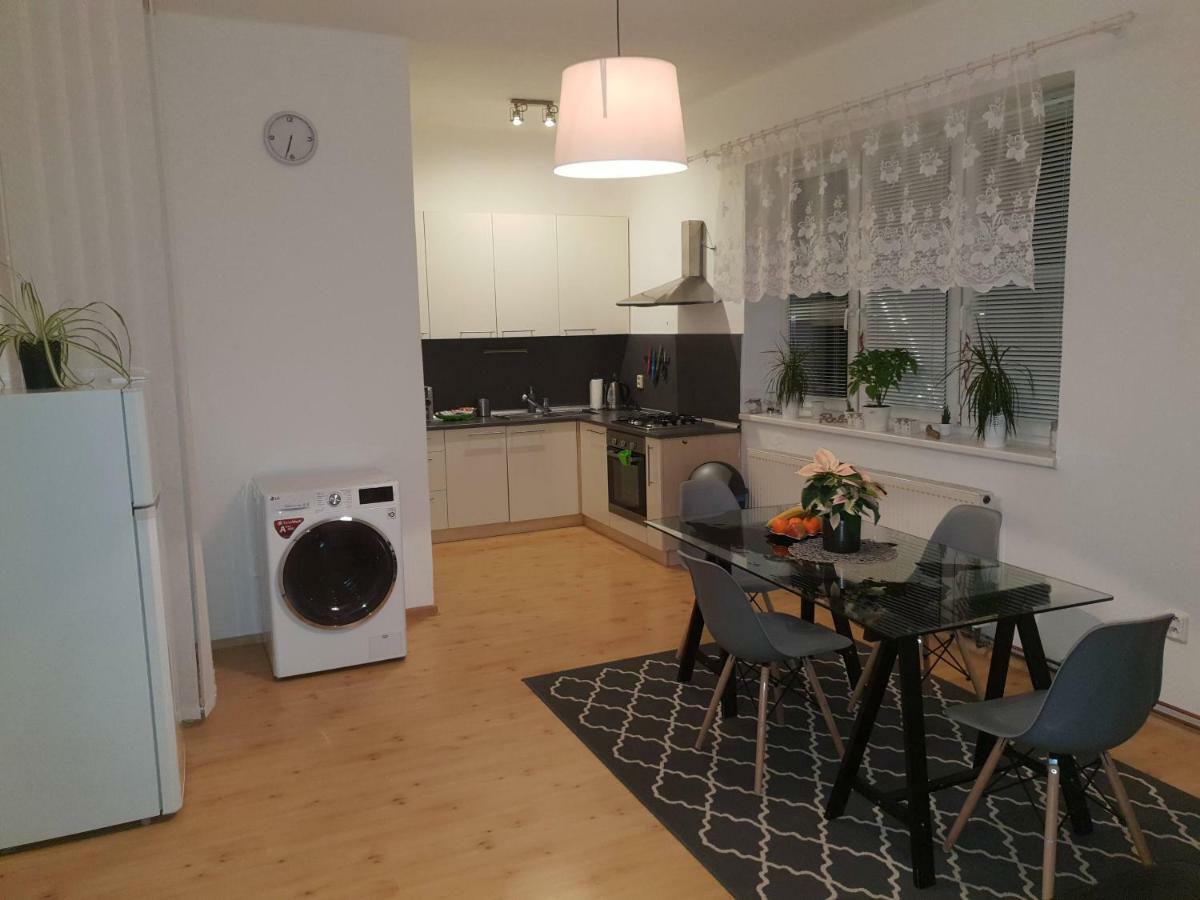 Apartman S Terasou ออลอโมตซ์ ภายนอก รูปภาพ